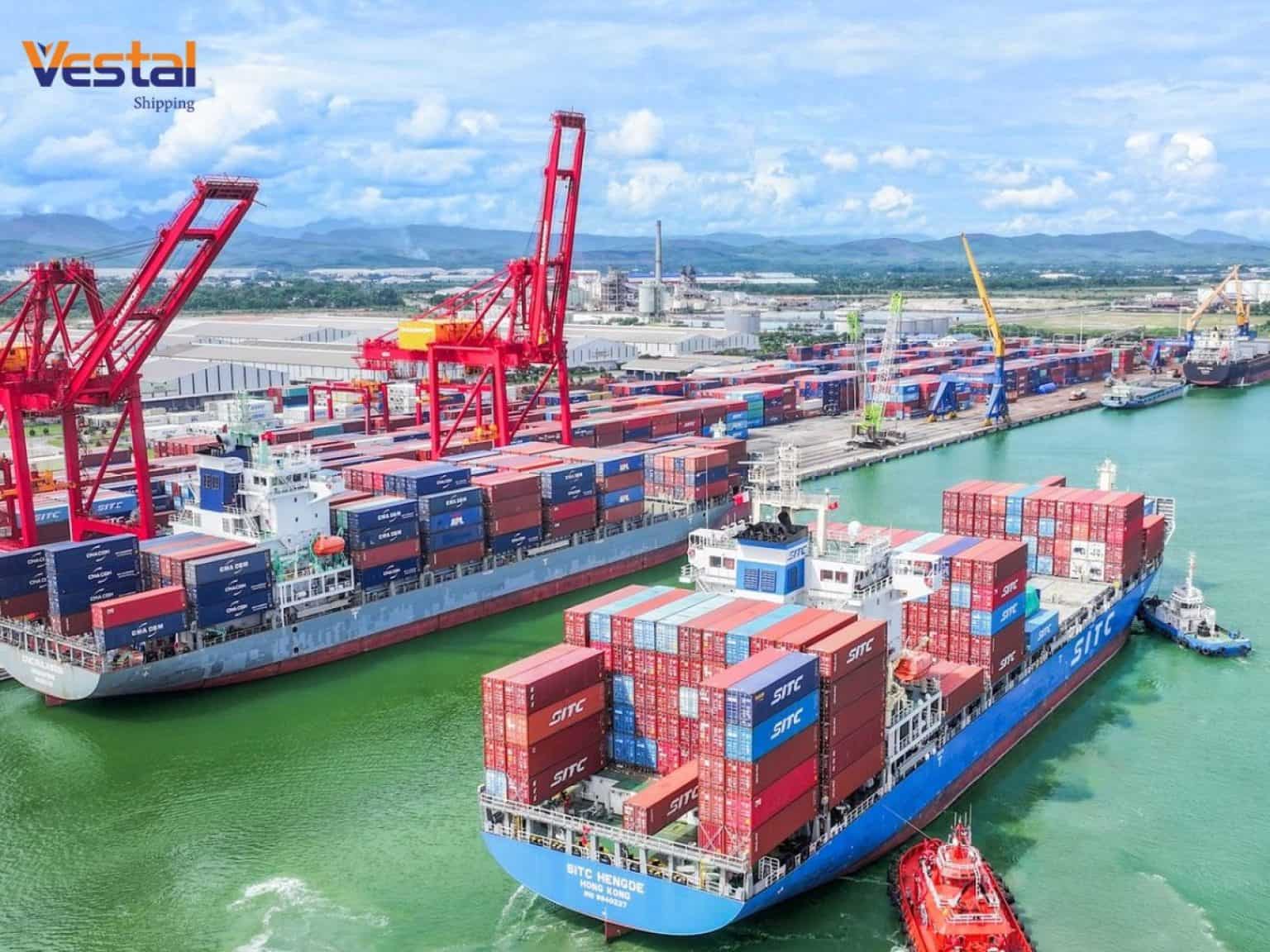 启哈海港位于越南广南省宁城县三光社长江河口